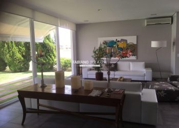 Sobrado com 650m², 5 dormitórios, 5 suítes, 2 vagas, Bosques de Atlântida em Xangri-lá