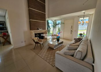 Sobrado com 327m², 4 dormitórios, 4 suítes, 2 vagas, Enseada Lagos em Xangri-lá