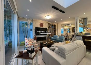 Sobrado com 210m², 3 dormitórios, 3 suítes, 2 vagas, Las Palmas em Xangri-lá