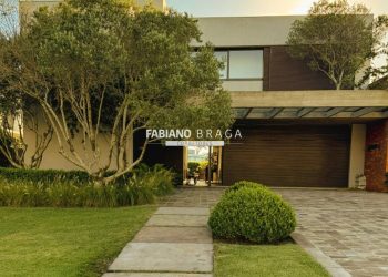 Sobrado com 468m², 5 dormitórios, 5 suítes, 3 vagas, Ventura Club em Xangri-lá