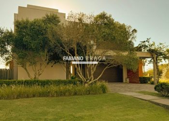 Sobrado com 468m², 5 dormitórios, 5 suítes, 3 vagas, Ventura Club em Xangri-lá
