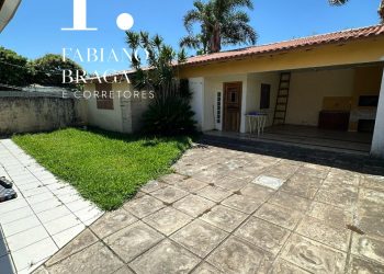Casa com 230m², 3 dormitórios, 1 suíte, 2 vagas, no bairro Centro em Xangri-Lá