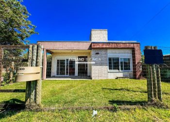 Casa com 180m², 3 dormitórios, 3 suítes, 2 vagas, no bairro Arpoador em Xangri-Lá