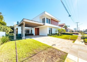 Casa Condominio com 256m², 4 dormitórios, 4 suítes, 2 vagas, Green Village Golf Club em Xangri-lá