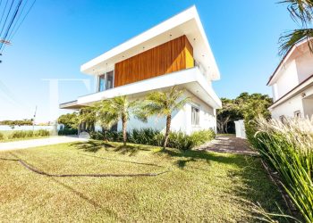 Casa Condominio com 256m², 4 dormitórios, 4 suítes, 2 vagas, Green Village Golf Club em Xangri-lá