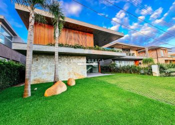 Casa Condominio com 350m², 5 dormitórios, 5 suítes, 3 vagas, La Plage em Xangri-lá