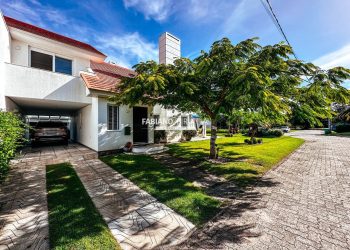 Sobrado com 178m², 4 dormitórios, 4 suítes, 2 vagas, Green Village Golf Club em Xangri-lá