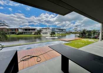 Sobrado com 439m², 6 dormitórios, 6 suítes, 2 vagas, Enseada Lagos em Xangri-lá