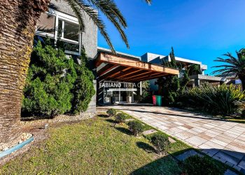 Sobrado com 480m², 4 dormitórios, 4 suítes, 2 vagas, Malibu em Xangri-lá
