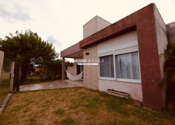 Casa com 180m², 3 dormitórios, 3 suítes, 2 vagas, no bairro Arpoador em Xangri-Lá