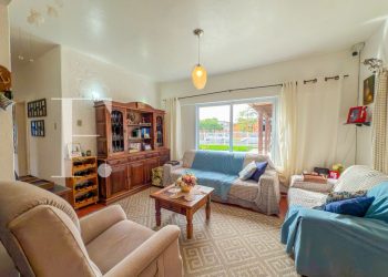 Casa com 137m², 3 dormitórios, 2 vagas, no bairro Atlântida em Xangri-lá