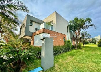 Sobrado com 306m², 4 dormitórios, 4 suítes, 4 vagas, Enseada Lagos em Xangri-lá