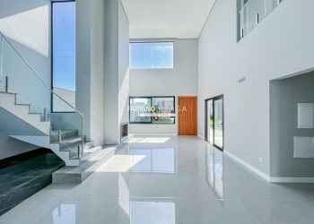 Sobrado com 217m², 4 dormitórios, 4 suítes, 2 vagas, Dubai Resort em Capão da Canoa
