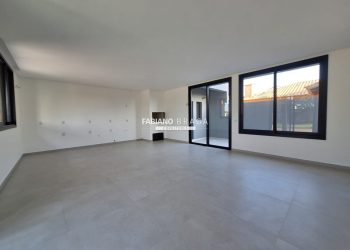 Casa com 123m², 2 dormitórios, 1 suíte, 2 vagas, no bairro Maristela em Xangri-lá