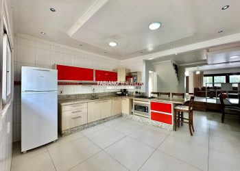 Casa com 236m², 4 dormitórios, 1 suíte, 2 vagas, no bairro Noiva Do Mar em Xangri-Lá