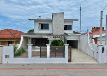 Casa com 236m², 4 dormitórios, 1 suíte, 2 vagas, no bairro Noiva Do Mar em Xangri-Lá