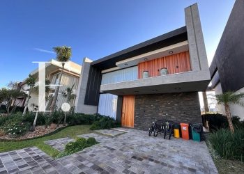 Sobrado com 325m², 5 dormitórios, 5 suítes, 2 vagas, Capão Ilhas Resort em Capão da Canoa