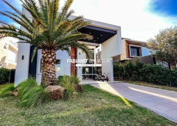 Sobrado com 301m², 5 dormitórios, 5 suítes, 2 vagas, Enseada Lagos em Xangri-lá