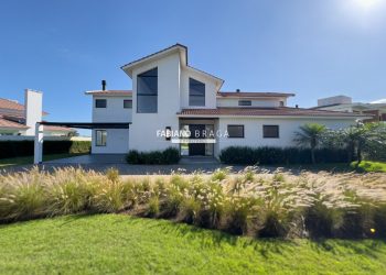Sobrado com 430m², 4 dormitórios, 4 suítes, 2 vagas, Green Village Golf Club em Xangri-lá