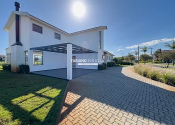 Sobrado com 430m², 4 dormitórios, 4 suítes, 2 vagas, Green Village Golf Club em Xangri-lá