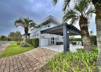 Sobrado com 293m², 5 dormitórios, 3 suítes, 3 vagas, Las Dunas em Xangri-lá
