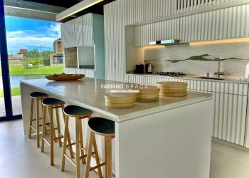 Sobrado com 330m², 3 dormitórios, 1 suíte, 2 vagas, Sense em Xangri-lá