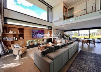 Sobrado com 300m², 4 dormitórios, 4 suítes, 2 vagas, Enseada Lagos em Xangri-lá