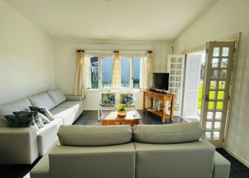 Casa com 133m², 6 dormitórios, 1 suíte, 2 vagas, no bairro Centro em Xangri-Lá