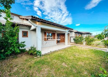 Casa com 157m², 3 dormitórios, 1 suíte, 2 vagas, no bairro Rainha Do Mar em Xangri-Lá