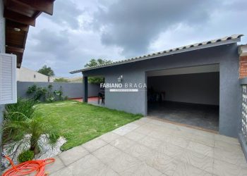 Casa com 165m², 3 dormitórios, 1 suíte, 2 vagas, no bairro Centro em Xangri-Lá