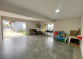 Casa com 165m², 3 dormitórios, 1 suíte, 2 vagas, no bairro Centro em Xangri-Lá