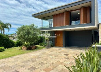 Sobrado com 267m², 4 dormitórios, 4 suítes, 2 vagas, Sea Coast em Xangri-lá