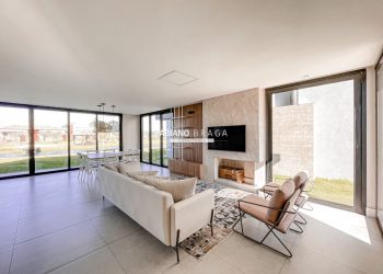 Sobrado com 183m², 4 dormitórios, 4 suítes, 2 vagas, Riviera em Xangri-lá