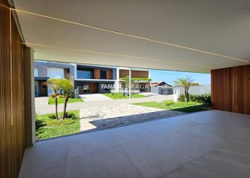 Sobrado com 261m², 5 dormitórios, 5 suítes, 2 vagas, Sunset em Xangri-lá