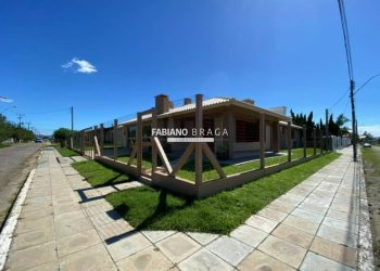 Casa com 229m², 5 dormitórios, 2 suítes, 2 vagas, no bairro Noiva Do Mar em Xangri-Lá