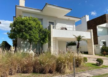Sobrado com 250m², 4 dormitórios, 4 suítes, 2 vagas, Quintas do Lago em Xangri-lá