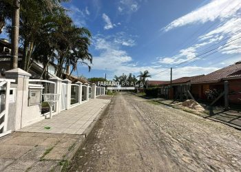 Casa com 134m², 4 dormitórios, 2 suítes, 2 vagas, no bairro Centro em Xangri-Lá