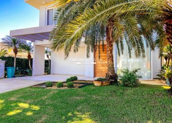 Sobrado com 360m², 4 dormitórios, 4 suítes, 2 vagas, Enseada Lagos em Xangri-lá