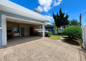 Casa, 3 dormitórios, 3 suítes, 2 vagas, no bairro Centro em Xangri-Lá