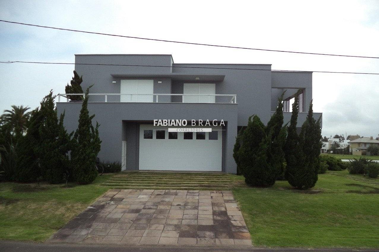 Sobrado com 650m², 5 dormitórios, 5 suítes, 2 vagas, Bosques de Atlântida em Xangri-lá