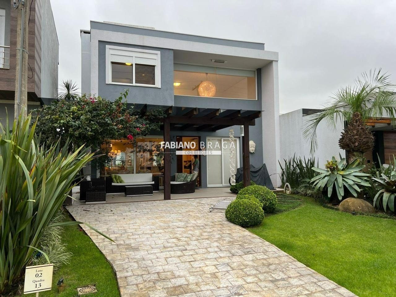 Sobrado com 210m², 3 dormitórios, 3 suítes, 2 vagas, Las Palmas em Xangri-lá