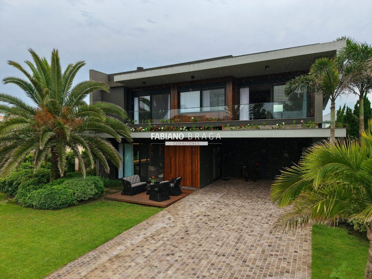 Sobrado com 468m², 5 dormitórios, 5 suítes, 2 vagas, Playa Vista em Xangri-lá