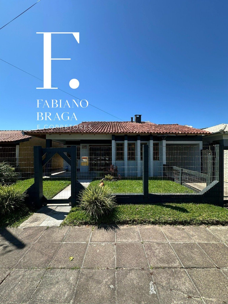 Casa com 230m², 3 dormitórios, 1 suíte, 2 vagas, no bairro Centro em Xangri-Lá
