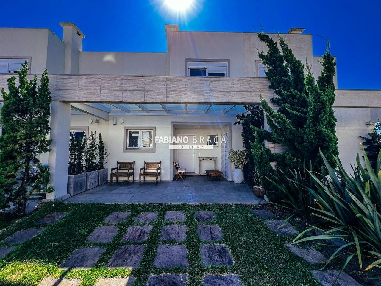 Sobrado com 113m², 3 dormitórios, 1 suíte, 2 vagas, Pateo Marbella em Xangri-lá