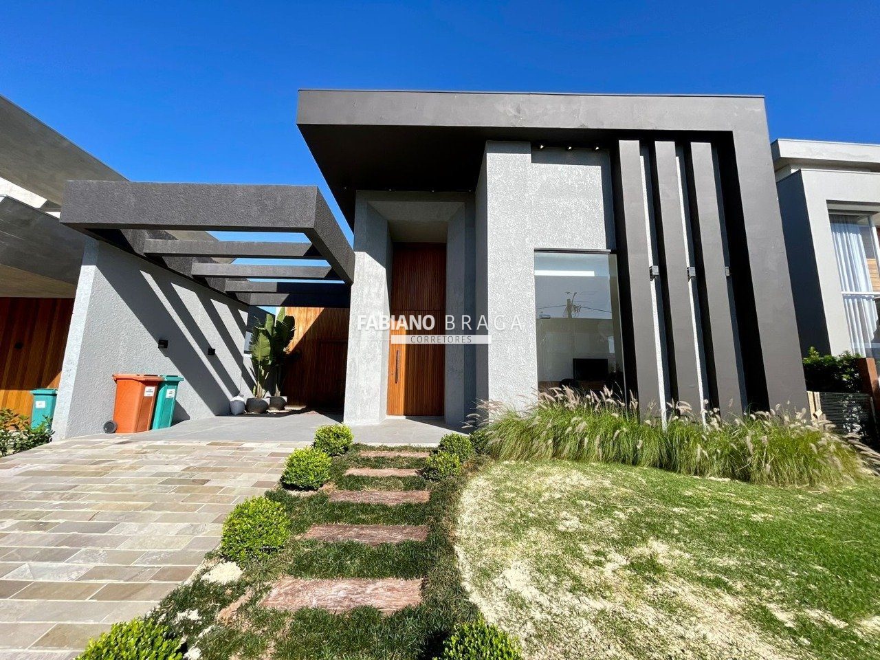 Sobrado com 220m², 4 dormitórios, 4 suítes, 2 vagas, Capão Ilhas Resort em Capão da Canoa