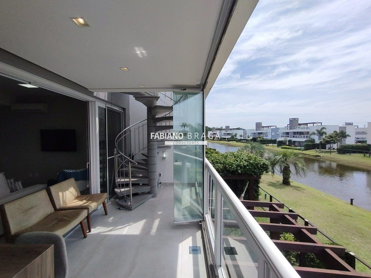 Apartamento com 118m², 2 dormitórios, 1 suíte, 2 vagas, Rossi Atlântida em Xangri-lá