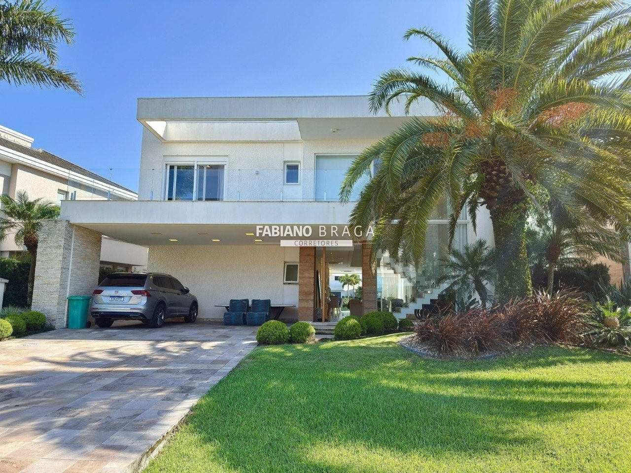 Sobrado com 373m², 5 dormitórios, 5 suítes, 2 vagas, Enseada Lagos em Xangri-lá
