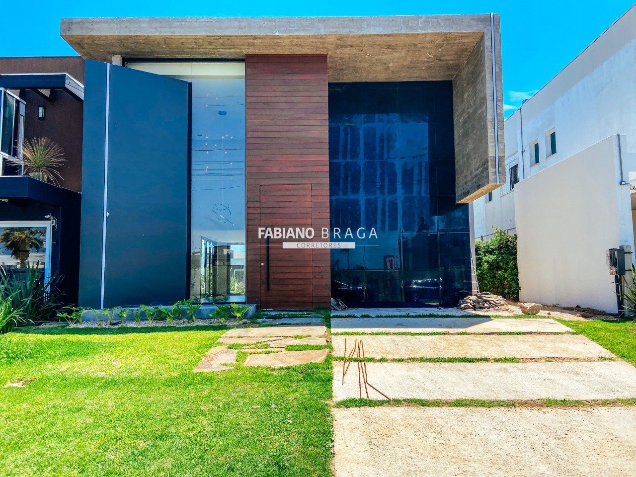 Sobrado com 199m², 4 dormitórios, 4 suítes, 2 vagas, Riviera em Xangri-lá
