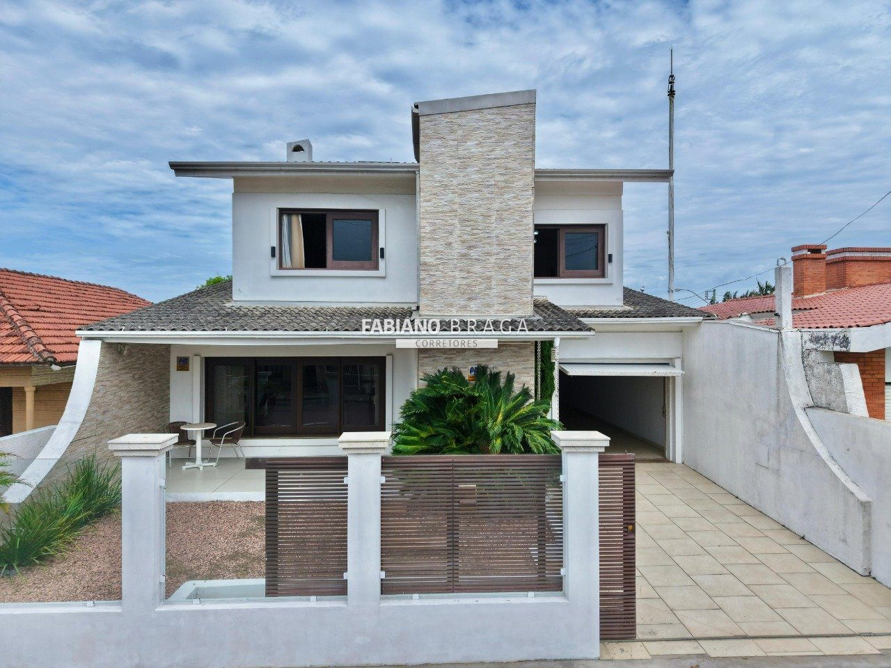 Casa com 236m², 4 dormitórios, 1 suíte, 2 vagas, no bairro Noiva Do Mar em Xangri-Lá