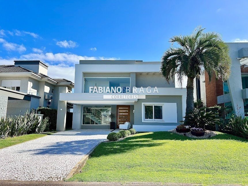 Sobrado com 298m², 4 dormitórios, 4 suítes, 2 vagas, Enseada Lagos em Xangri-lá